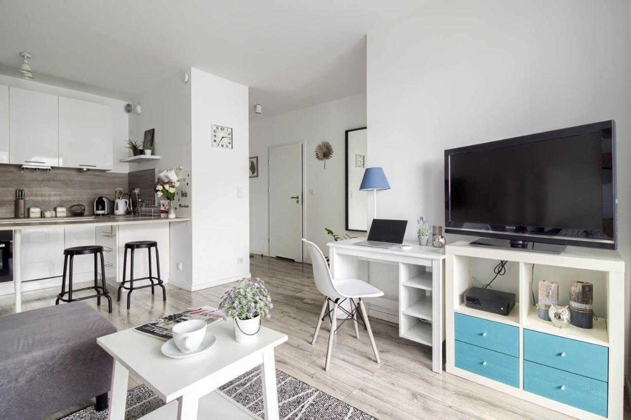 M&R Apartament Airport&Business Premium Komputerowa - Underground Garage - Free Wifi - Netflix - Self Check-In - 5 Min From Chopin Airport ワルシャワ エクステリア 写真