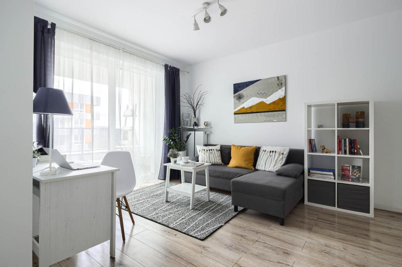 M&R Apartament Airport&Business Premium Komputerowa - Underground Garage - Free Wifi - Netflix - Self Check-In - 5 Min From Chopin Airport ワルシャワ エクステリア 写真