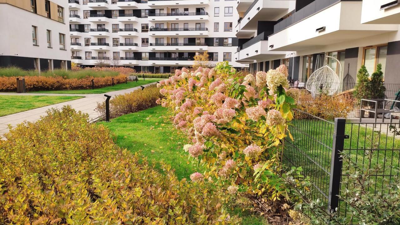 M&R Apartament Airport&Business Premium Komputerowa - Underground Garage - Free Wifi - Netflix - Self Check-In - 5 Min From Chopin Airport ワルシャワ エクステリア 写真