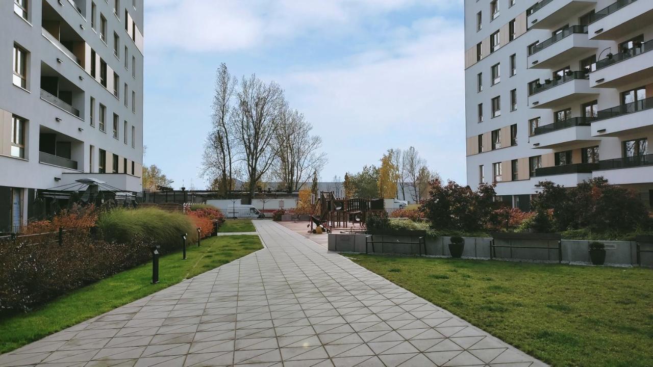 M&R Apartament Airport&Business Premium Komputerowa - Underground Garage - Free Wifi - Netflix - Self Check-In - 5 Min From Chopin Airport ワルシャワ エクステリア 写真