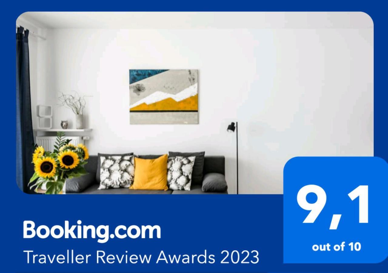 M&R Apartament Airport&Business Premium Komputerowa - Underground Garage - Free Wifi - Netflix - Self Check-In - 5 Min From Chopin Airport ワルシャワ エクステリア 写真