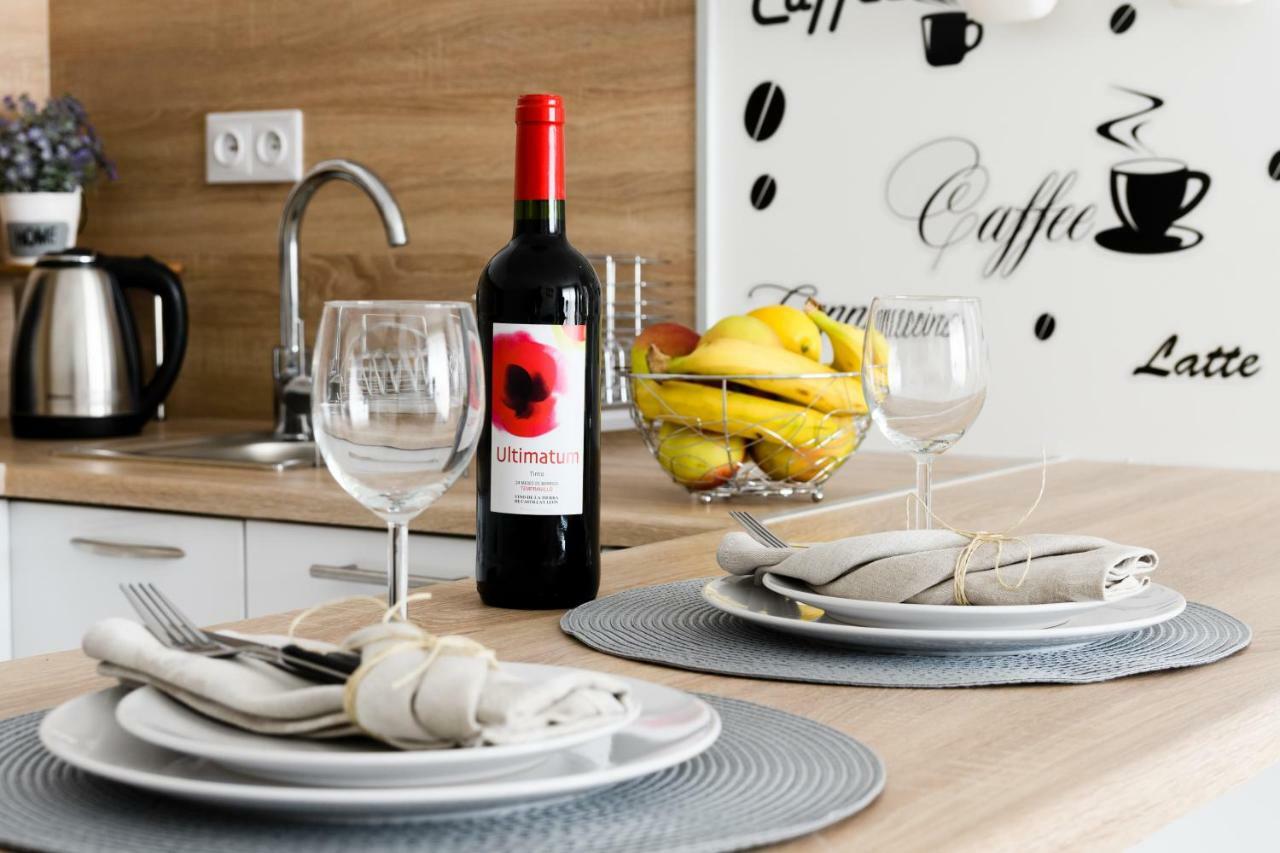 M&R Apartament Airport&Business Premium Komputerowa - Underground Garage - Free Wifi - Netflix - Self Check-In - 5 Min From Chopin Airport ワルシャワ エクステリア 写真