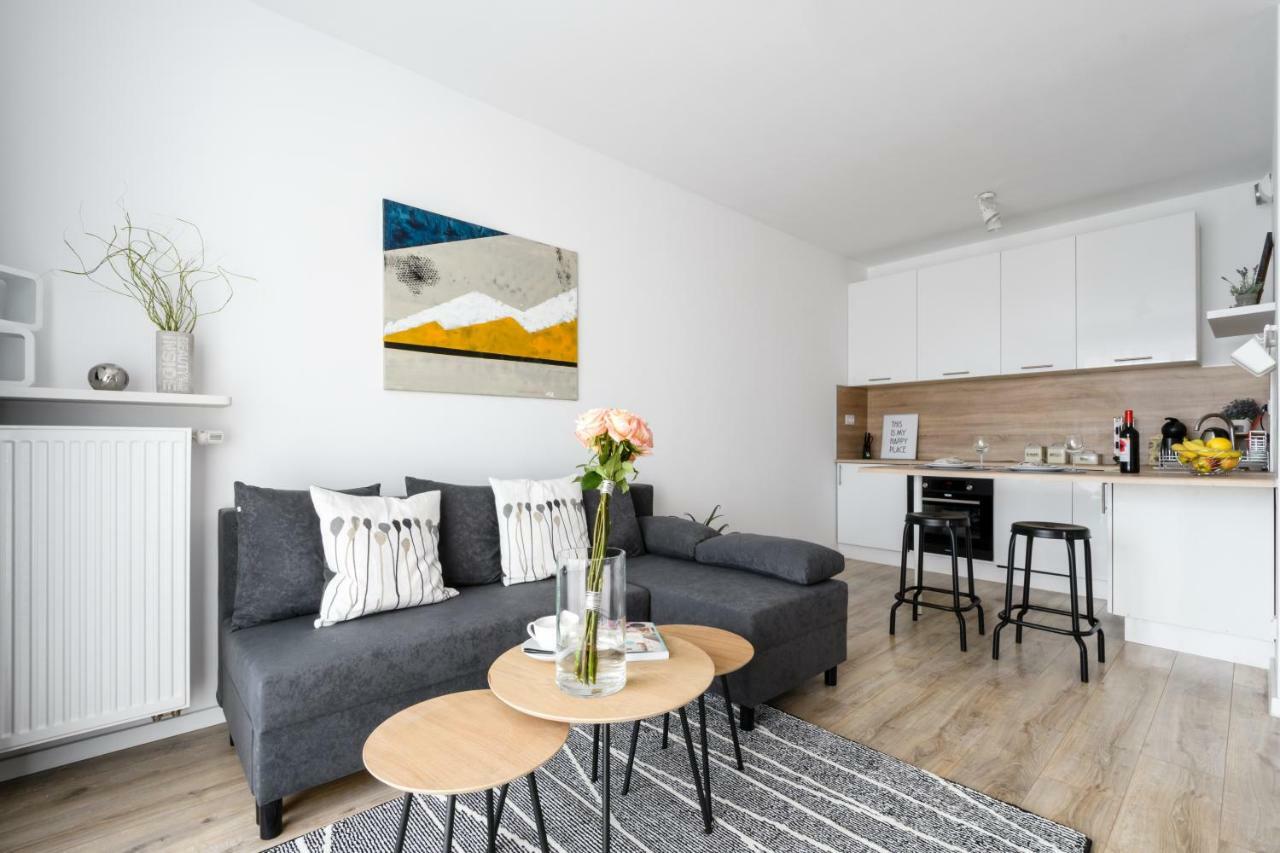 M&R Apartament Airport&Business Premium Komputerowa - Underground Garage - Free Wifi - Netflix - Self Check-In - 5 Min From Chopin Airport ワルシャワ エクステリア 写真