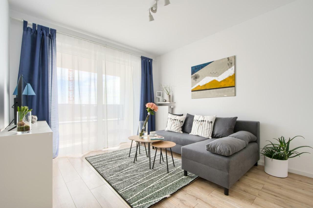 M&R Apartament Airport&Business Premium Komputerowa - Underground Garage - Free Wifi - Netflix - Self Check-In - 5 Min From Chopin Airport ワルシャワ エクステリア 写真