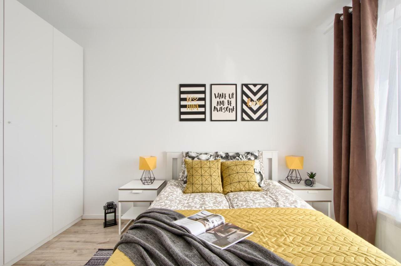 M&R Apartament Airport&Business Premium Komputerowa - Underground Garage - Free Wifi - Netflix - Self Check-In - 5 Min From Chopin Airport ワルシャワ エクステリア 写真