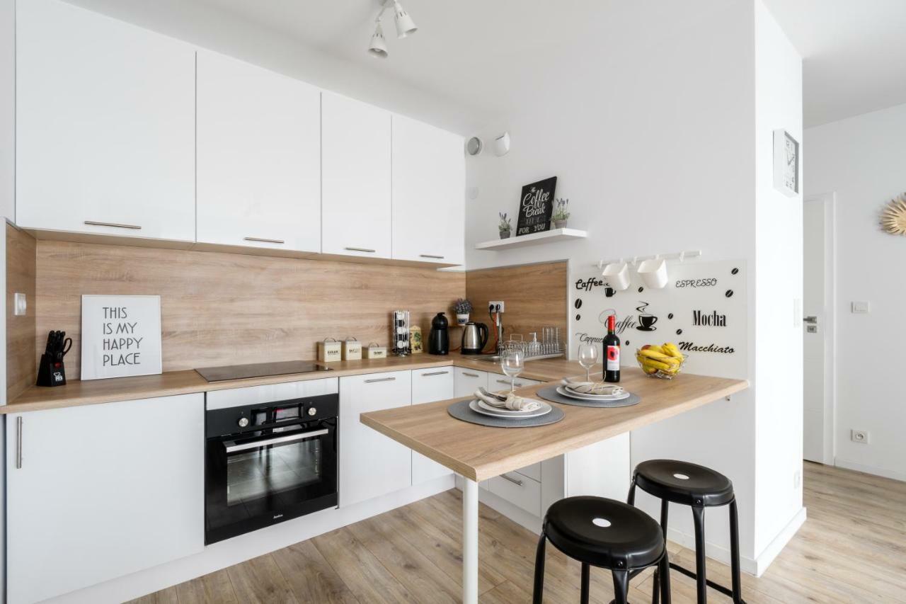 M&R Apartament Airport&Business Premium Komputerowa - Underground Garage - Free Wifi - Netflix - Self Check-In - 5 Min From Chopin Airport ワルシャワ エクステリア 写真