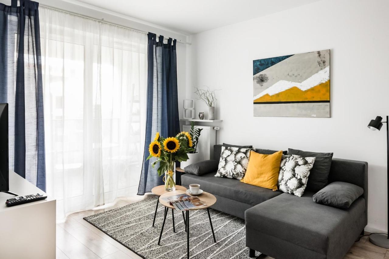M&R Apartament Airport&Business Premium Komputerowa - Underground Garage - Free Wifi - Netflix - Self Check-In - 5 Min From Chopin Airport ワルシャワ エクステリア 写真