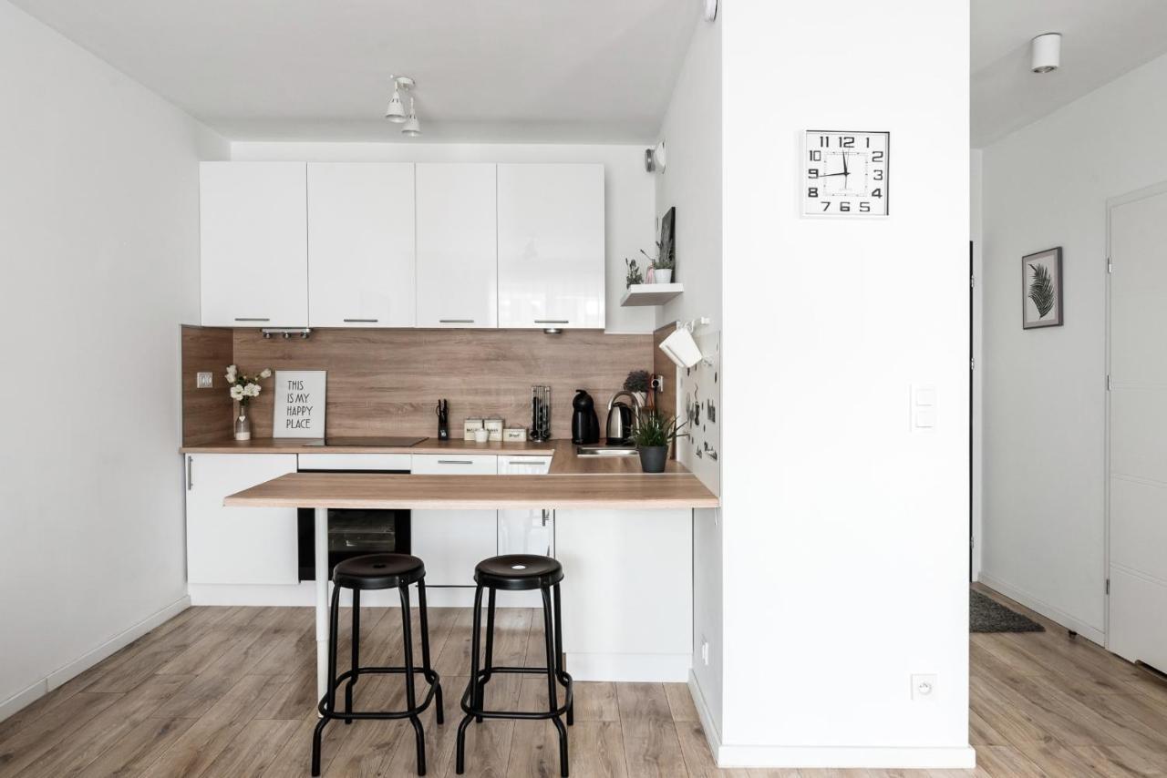 M&R Apartament Airport&Business Premium Komputerowa - Underground Garage - Free Wifi - Netflix - Self Check-In - 5 Min From Chopin Airport ワルシャワ エクステリア 写真