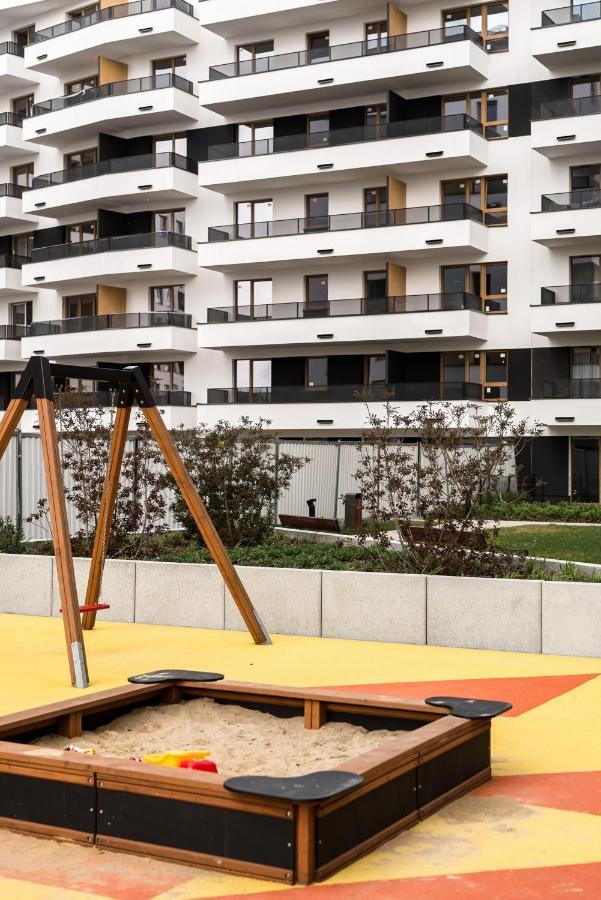 M&R Apartament Airport&Business Premium Komputerowa - Underground Garage - Free Wifi - Netflix - Self Check-In - 5 Min From Chopin Airport ワルシャワ エクステリア 写真