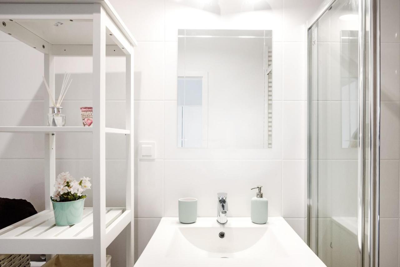 M&R Apartament Airport&Business Premium Komputerowa - Underground Garage - Free Wifi - Netflix - Self Check-In - 5 Min From Chopin Airport ワルシャワ エクステリア 写真