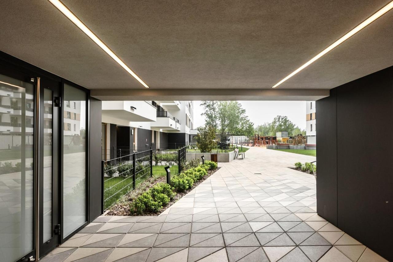M&R Apartament Airport&Business Premium Komputerowa - Underground Garage - Free Wifi - Netflix - Self Check-In - 5 Min From Chopin Airport ワルシャワ エクステリア 写真