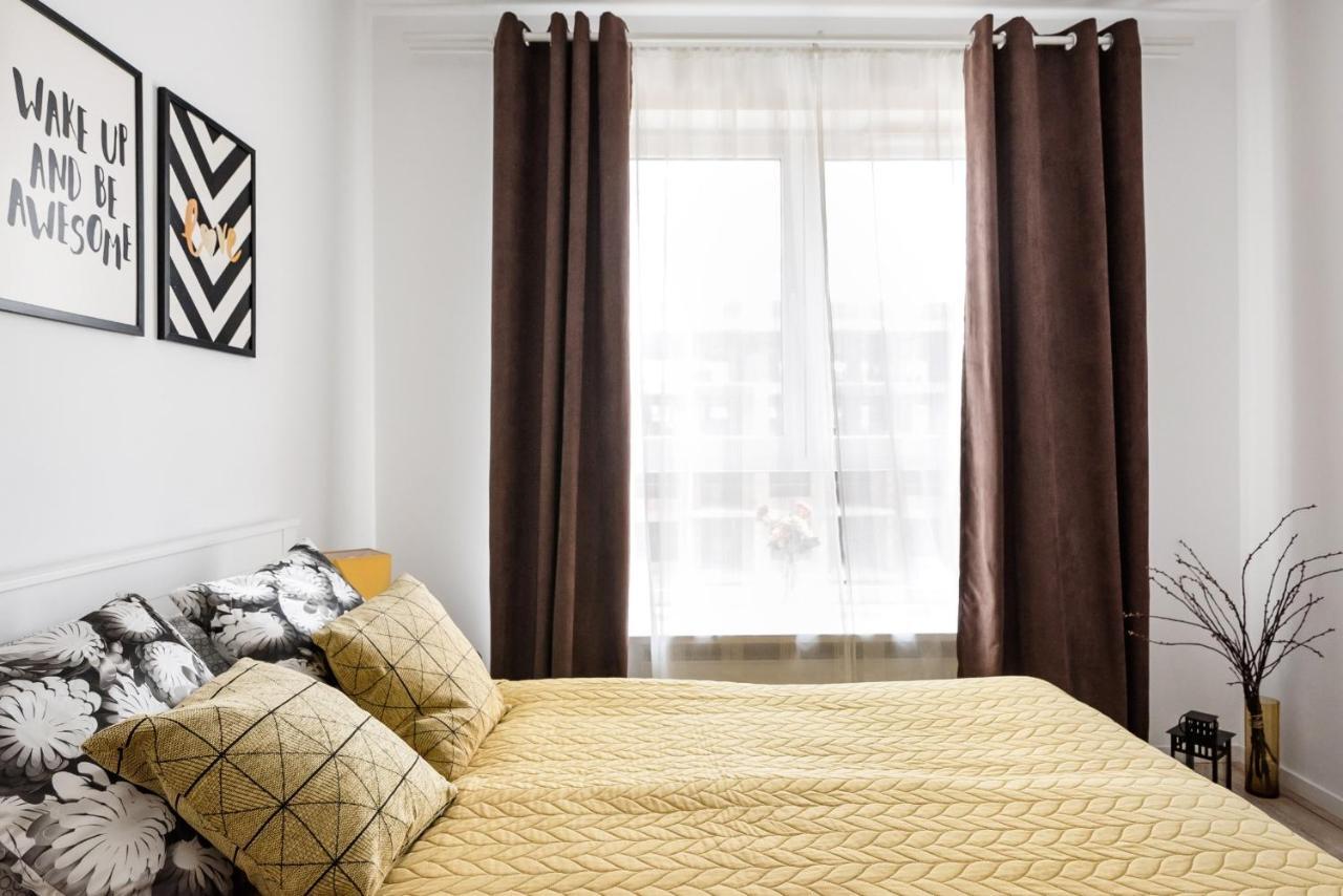 M&R Apartament Airport&Business Premium Komputerowa - Underground Garage - Free Wifi - Netflix - Self Check-In - 5 Min From Chopin Airport ワルシャワ エクステリア 写真
